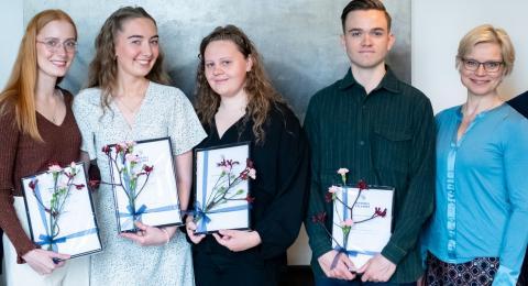Styrkþegar ásamt rektor og forseta og varaforseta Læknadeildar. Frá vinstri: Jón Atli Benediktsson, Ágústa Eyjólfsdóttir, Katrín Hólmgrímsdóttir, Birta Rakel Óskarsdóttir, Bjarki Leó Snorrason, Sædís Sævarsdóttir og Þórarinn Guðjónsson.